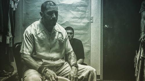 First Look Penampilan Tom Hardy Sebagai Al Capone di Film Fonzo